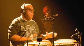 ORLANDO POLEO, ARTISTE LATIN PERCUSSION, EN CONCERT AVEC YURI BUENAVENTURA À LA PALOMA DE NÎMES