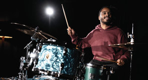 ARNAUD DOLMEN, ARTISTE GRETSCH DRUMS, À LA RECHERCHE DE LA CAISSE CLAIRE GRETSCH MÉTAL IDÉALE…