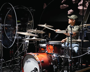 JEAN-PHILIPPE FANFANT, ARTISTE GRETSCH, DANS LES COULISSES DU PLATEAU DE LA FINALE DE THE VOICE 2025